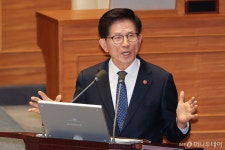김문수 한국 극우화 동의 안해…전광훈, 자유민주주의 수호 목사