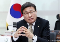 김대식 한국 1인당 GDP, 일본 앞질러...감정적 접근 벗어나야[인터뷰]
