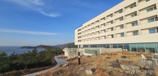 일몰 아름다운 관광공사 4성급 호텔, 지역 여행 살릴 주춧돌