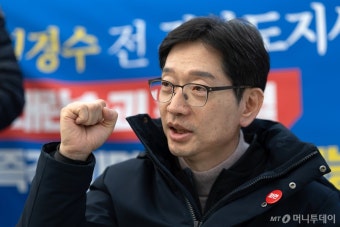 '尹 파면' 단식 농성 중인 김경수 찾아온 민주당원 
