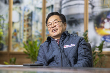 지역 병원에 10억 통 큰 기부…나눔은 정도 한 기업가의 울림