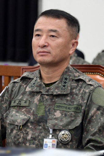 공수처, '계엄 사전모의 의혹' 원천희 국방정보본부장 소환 조사