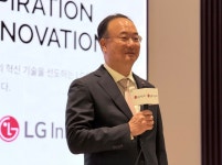 LG이노텍 대표 "2030년 반도체부품 매출 3조 목표…일등 사업 만들 것"