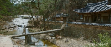경북 집어삼킨 괴물 산불…문화유산 미스터션샤인 촬영지도 소실