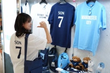 스포츠에 빠진 편의점, KBO·PL 매장 뜬다