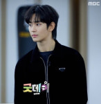 김수현 싹 지운 굿데이, 데이식스 동원…바쁜데 고맙다 눈길