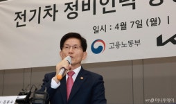 보수 1위 김문수, 국회 앞 여의도 극동빌딩에 대선 캠프 꾸린다