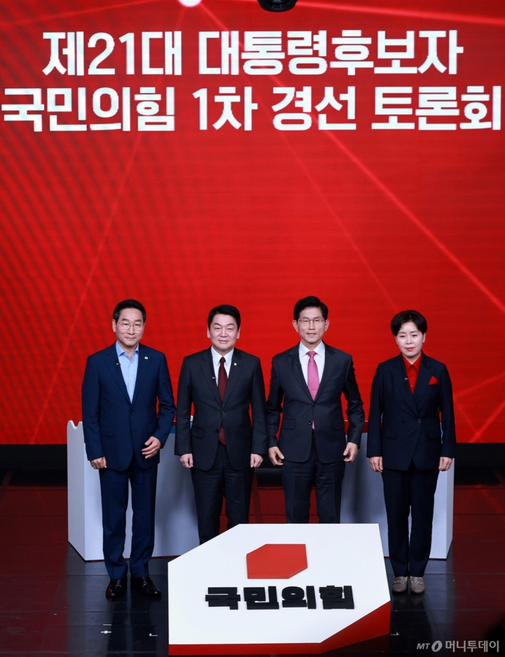 안철수 vs 김문수, 윤석열 비상계엄·탄핵 책임 공방 현실화
