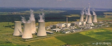 한수원, 체코 26조 잭팟 원전 수주…UAE 이후 16년만에 쾌거