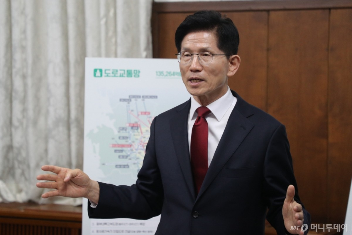 홍준표, 윤석열 탈당 후 김문수 지지 선언! 보수 통합 논의 활발