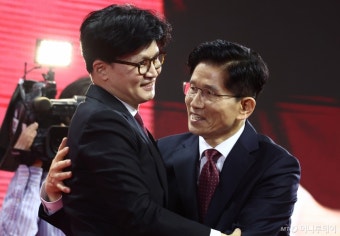 [속보]김문수, 한동훈 등 8인 국민의힘 공동 선대위원장 선임