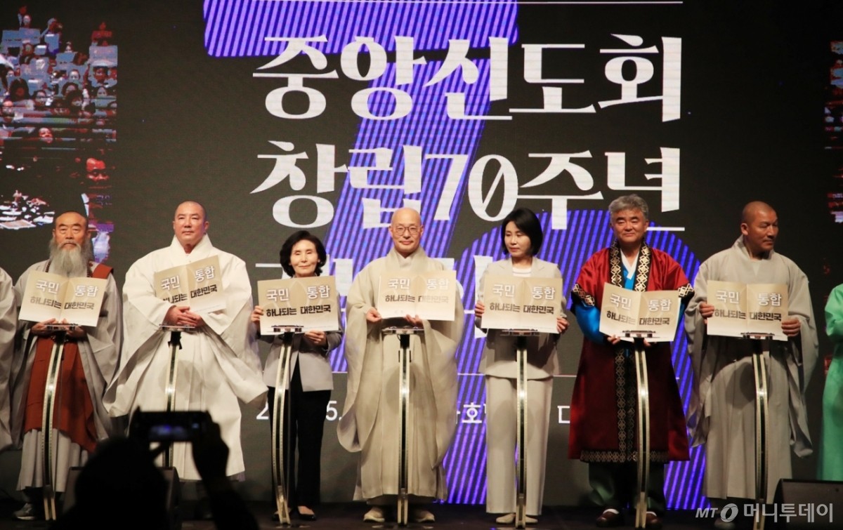 조용한 내조로 주목받는 퍼스트레이디 김혜경 여사, 이재명 정부에서 어떤 역할을 맡을까