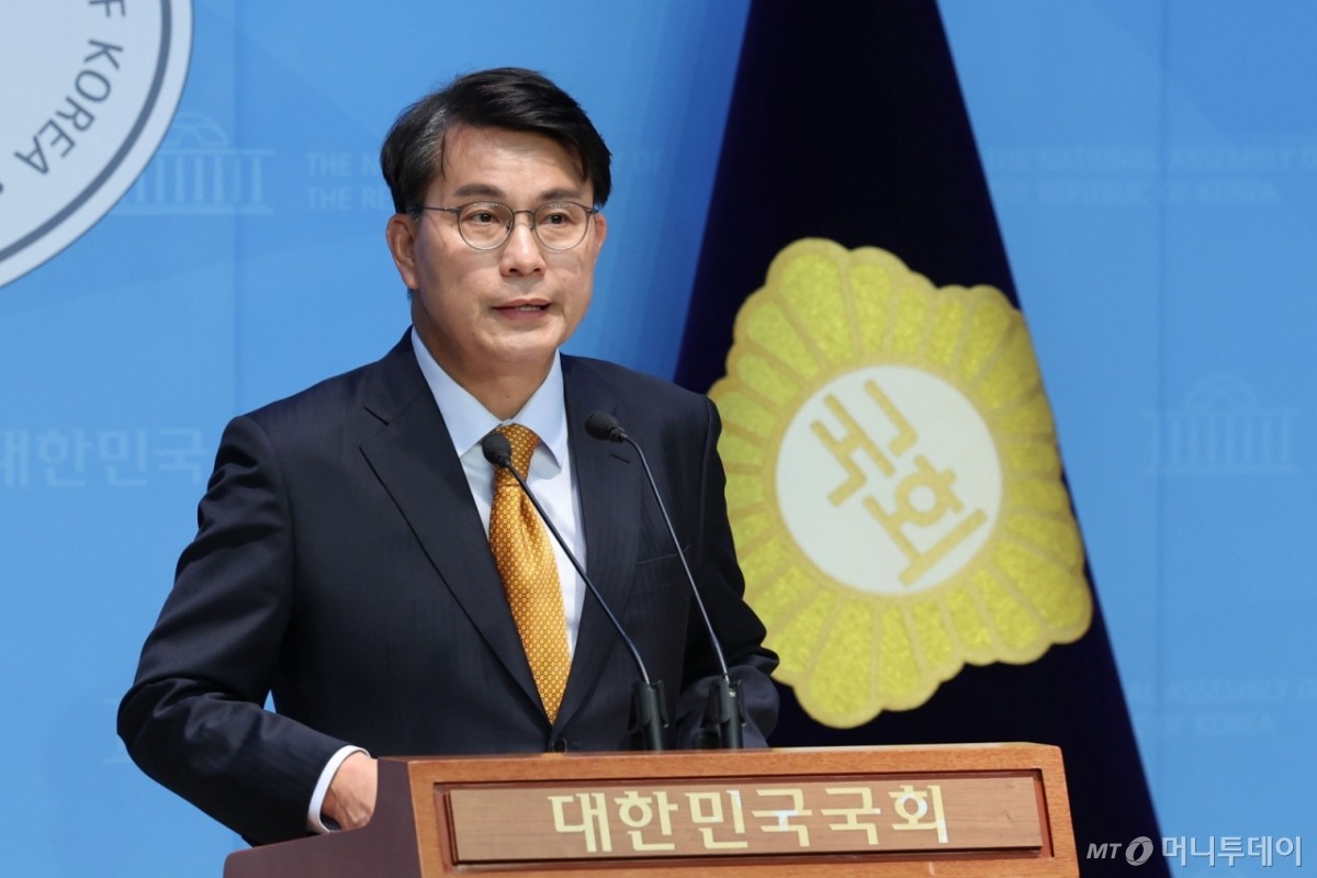 국민의힘, 윤상현 의원 공동선대위원장 임명 논란: 친한계들 반대 강화와 국내 정치권 분열 지속