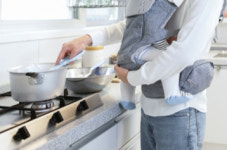 육아휴직자 36% 남성 확 늘었지만…중기 다니는 아빠는 여전히 눈치?