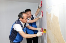 고리원자력본부 주변 마을 집수리 지원