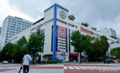 홈플러스 전 점포, 오후 10시에 문닫는다...15개점 연내 폐점
