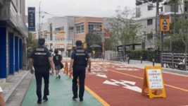 등하굣길에 경찰 아저씨 보여요…순찰 강화 소식에 활짝