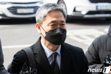 '제작사 고가 인수' 김성수 카카오엔터 전 대표…무죄