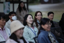 잘 지냈어 보다 좋은 말은…연극 보던 은둔 청년들 눈물 글썽