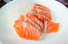 육회 보다 비싼 연어…발길 끊긴 무한리필 식당 가게 내놓은 지 1년