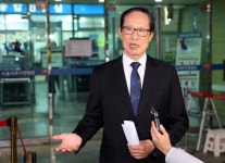 검찰, '허위서명 강요 의혹' 송영무 전 장관에 상고 포기