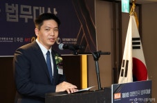[사진]법무대상 축사하는 이재환 회장