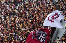 [단독]편의점 1위 전초전..잠실야구장 운영권 GS25 또 웃었다