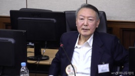 '일반이적' 재판 본격 시작됐지만 비공개 전환…직업 묻자 윤석열 