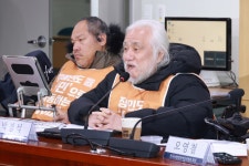 '지하철 탑승시위' 전장연 경찰 출석…교통방해 1심 판결 주목
