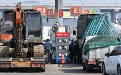 전쟁 프리미엄 요구하는 기관들…신고 서류 제출했는데 오버금리