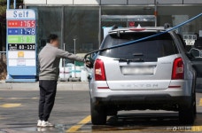 석유 최고가격제 첫날…주유소 44% 가격 인하
