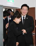 '광주 항쟁' 역사지 찾은 이 대통령 