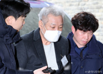 '통일교 청탁' 건진법사, 2심서 '샤넬백 제출'에 1년 감형된 징역 5년