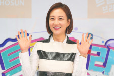 장윤정 이름 팔아 수천만원 '꿀꺽'…모친, 사기 혐의로 구속기소