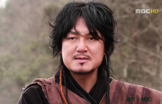 윤용현, 9살 연하 피아니스트와 결혼