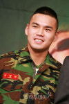 [포토] 늠름한 이정, 김흥국 선배님 축하드려요!