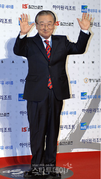 [포토] 이순재, 백상 만세!