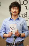 [포토] 차인표, 장편소설 `잘가요, 언덕`으로 작가 데뷔