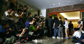 [故 장진영 빈소] 늦은시간까지 동료연예인 발길 이어져