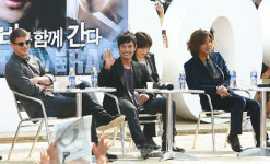 [포토] 영화 `나는 비와 함께 간다`의 배우들 관객과 만나다