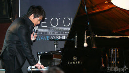 [포토] 신승훈, 피아노로 리듬 설명