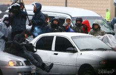 [포토] 이병헌, `아이리스` 총격신 몸을 날려!