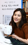 [포토] 탤런트 김현주, `현주의 손으로 짓는 이야기` 보여드려요