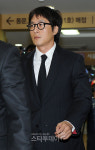 [포토] 김주혁, 故 박용하 빈소 찾아