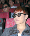 `휘성 콘서트` 휴대폰서 3D로 즐겨요