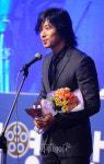 [포토] `하하하` 유준상, 부일영화상 남우조연상 수상