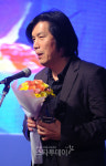 [포토] 영화 `시` 부일영화상 최우수 작품상 수상