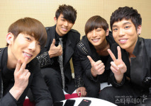 [포토] 그룹 2AM, `매경 스타투데이` 창간 2주년 축하드려요!