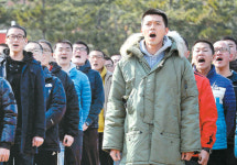 현빈 해병대 입소하는날 日·中서도 팬 몰려…포항이 들썩