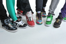 아이유·2PM도 반한 ‘슈즈버클’ 돌풍